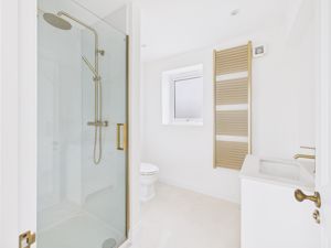 En Suite- click for photo gallery